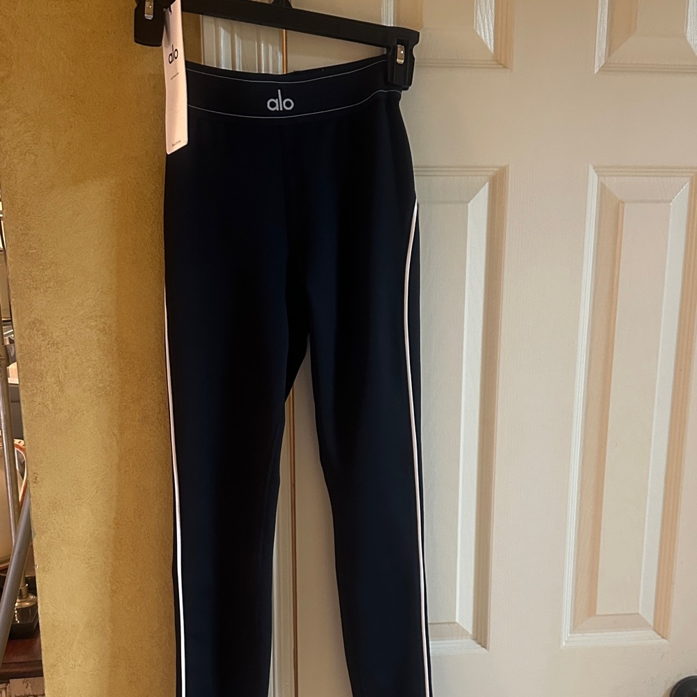 ALO Yoga Women’s Dark Blue Leggings with White Accents. Never worn with tags.